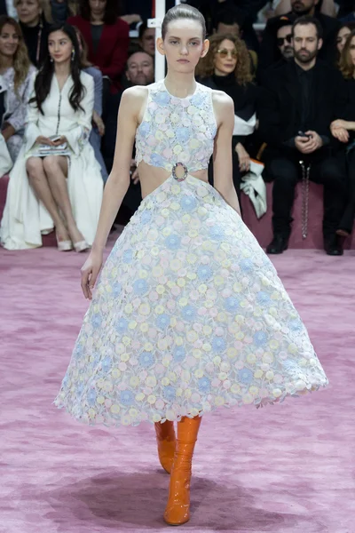 Look 17